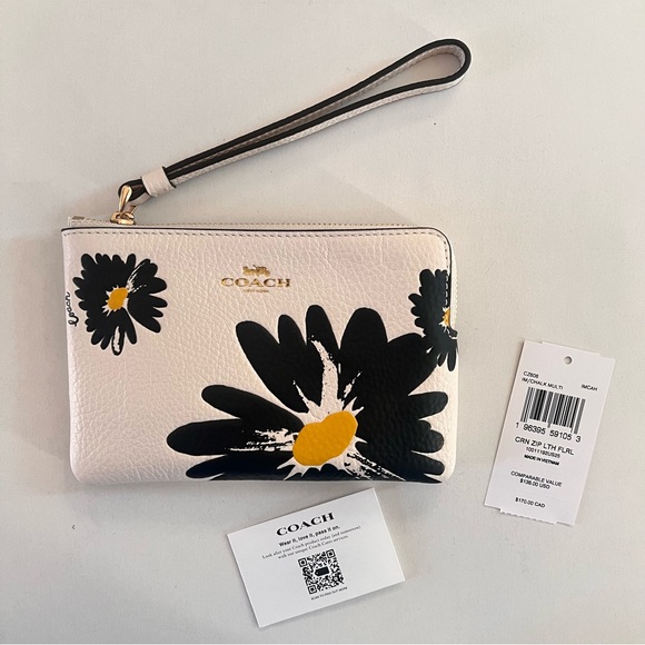Corner Zip Wristlet With Floral Print 🖤🤍💛 - Picture 4 of 7